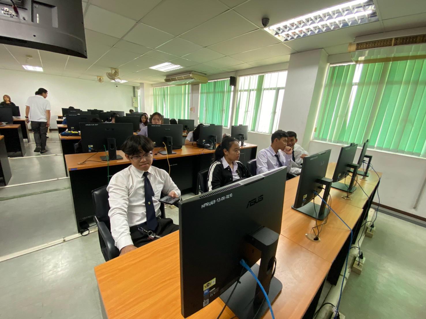 6. คณะเทคโนโลยีอุตสาหกรรม มหาวิทยาลัยราชภัฏกำแพงเพชร จัดโครงการอบรมและพัฒนาทักษะภาษาอังกฤษและมาตรฐานคอมพิวเตอร์ สำหรับนักศึกษาชั้นปีที่ 1